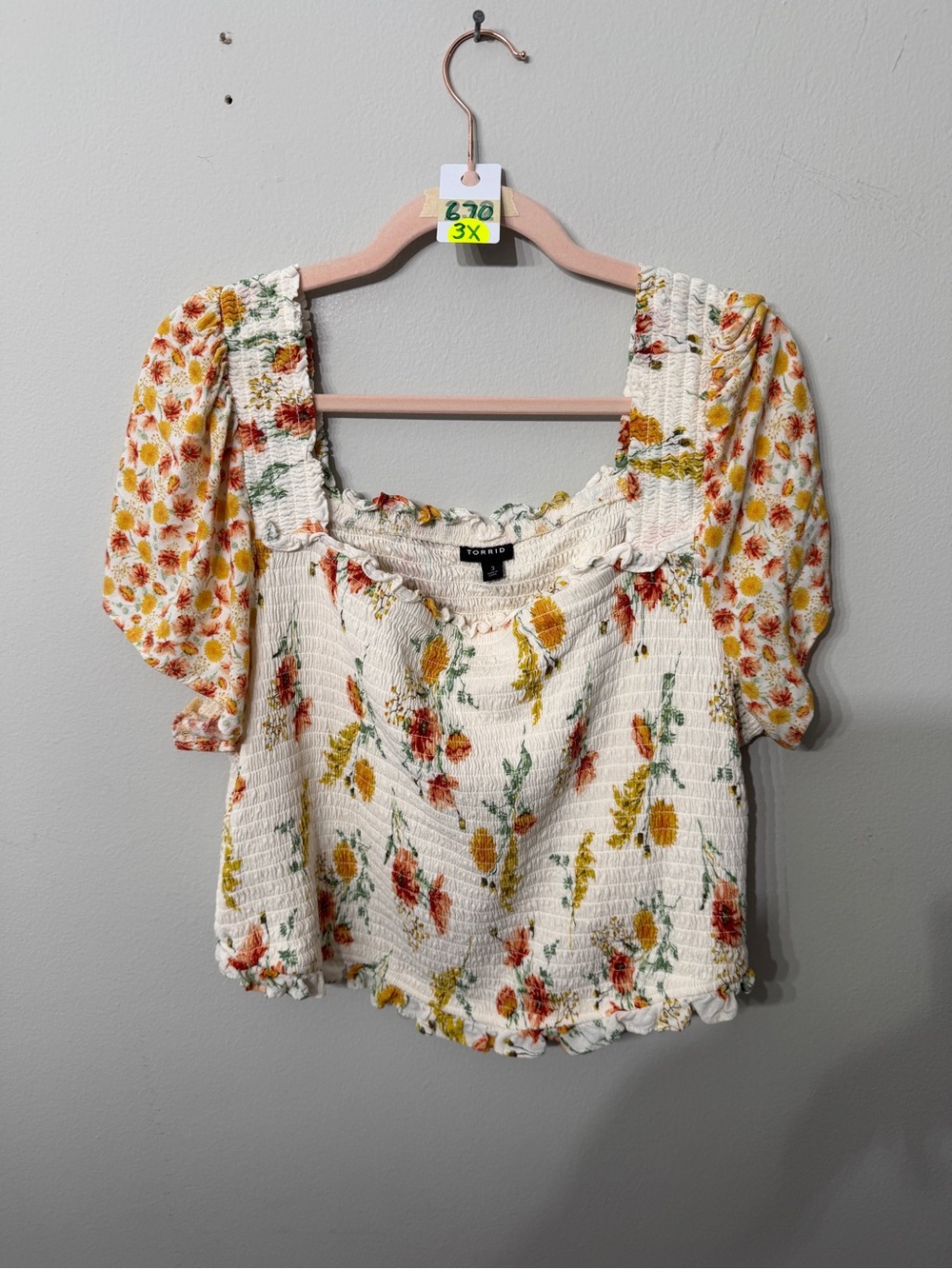 Women’s Torrid Size 3 Cream Floral Smocked Puff-Sleeve Top Plus Size
